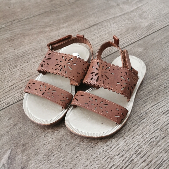 2/$20 Oshkosh B'gosh toddler girls sandals size 6 - Picture 1 of 4